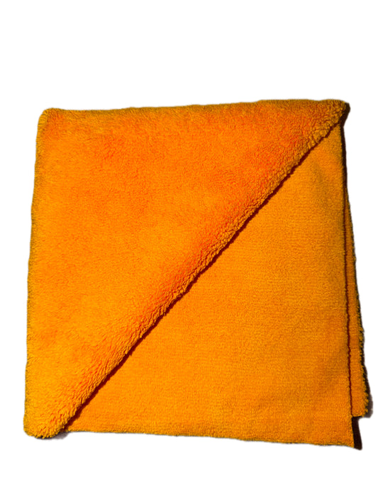 Mikrošķiedras dvieļi/lupatiņas. Lāzergrieztas malas – neskrāpē virsmu. Ideāli auto salonam, virsbūvei un metāla pulēšanai. 